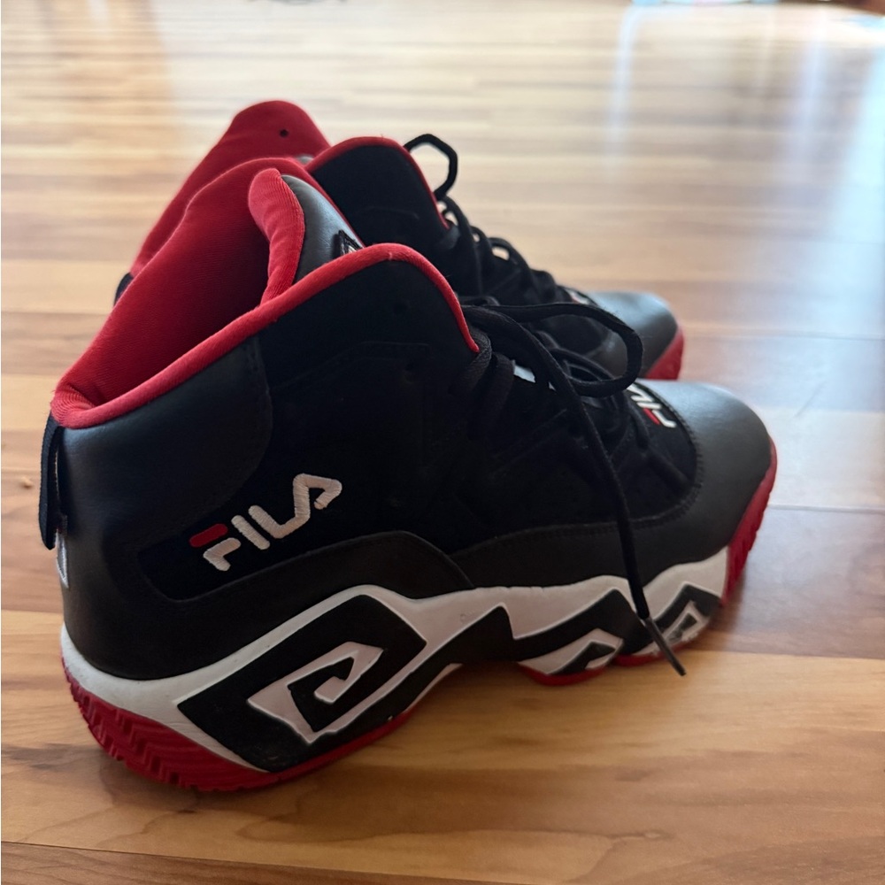 Fila men Black and Red High-Top Sneakers
